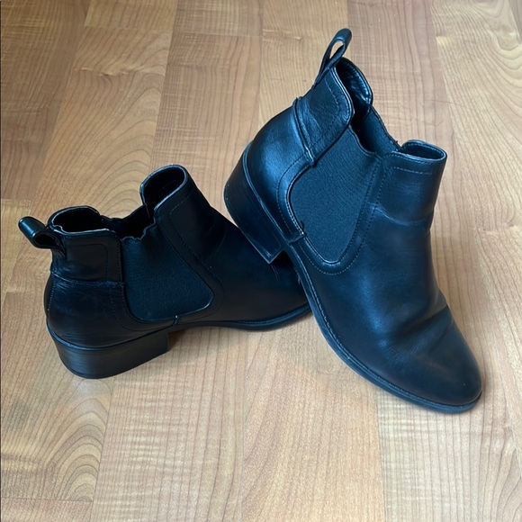 Steve Madden Shoes - Steve Madden Black Ankle Boots Chelsea Style